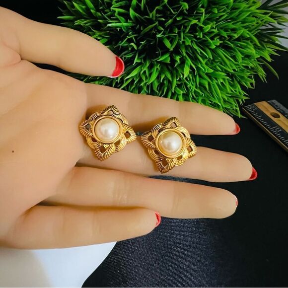 Vintage Clip on Earrings Gold Tone Faux Pearl Square Celtic Wave Pierced 4280 - Picture 3 of 6